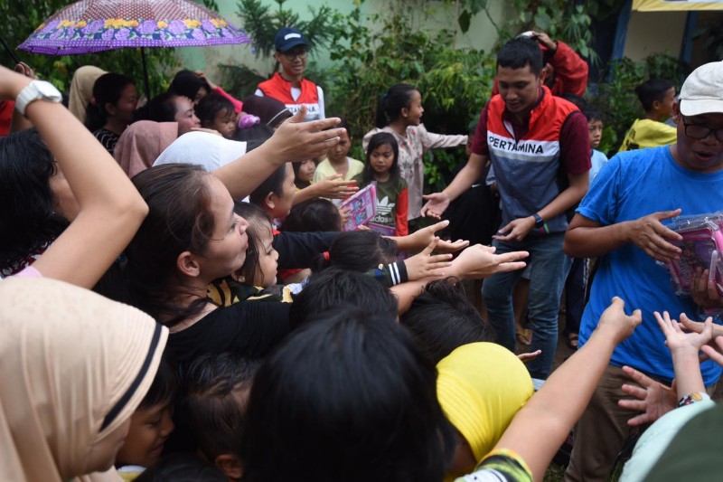 Relawan Pertamina Peduli Gelar Trauma Healing Bagi Pengungsi Mekarsari