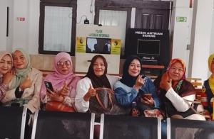 Puluhan Relawan Anti Korupsi Dukung KPK Dalam Kasus Dugaan Pemerasan Abdul Wahid