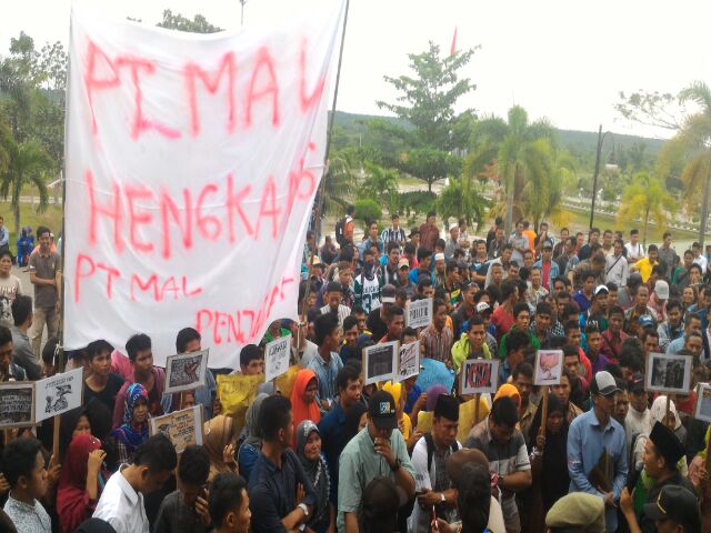 Tuntut Hentikan Operasional PT MAL Barisan Rakyat Bangkit Demo DPRD