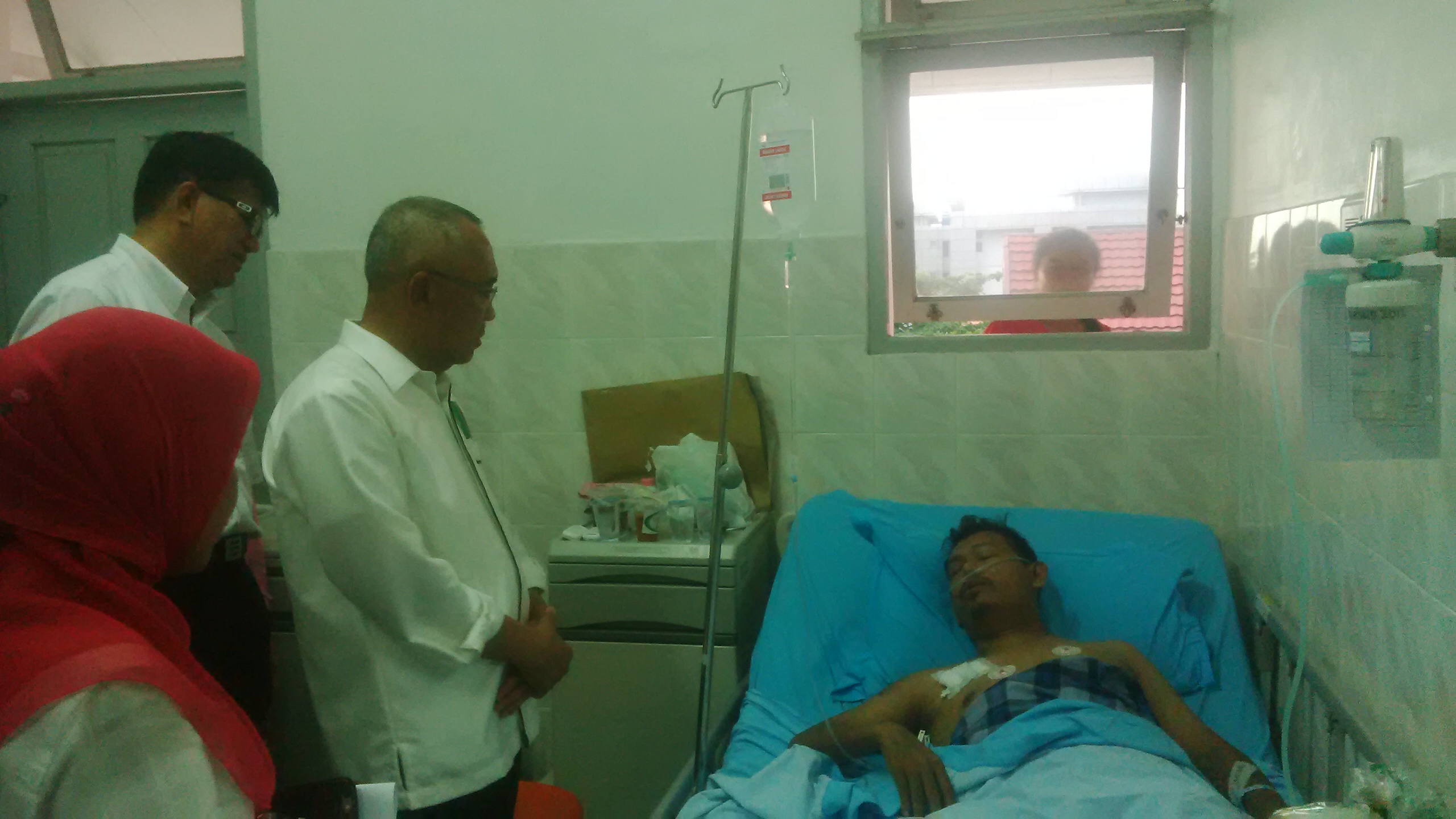 Usai Jenguk Balita yang Sakit, Gubri Sempoatkan Kunjungi Syafii Manas di RSUD Arifin Ahmad