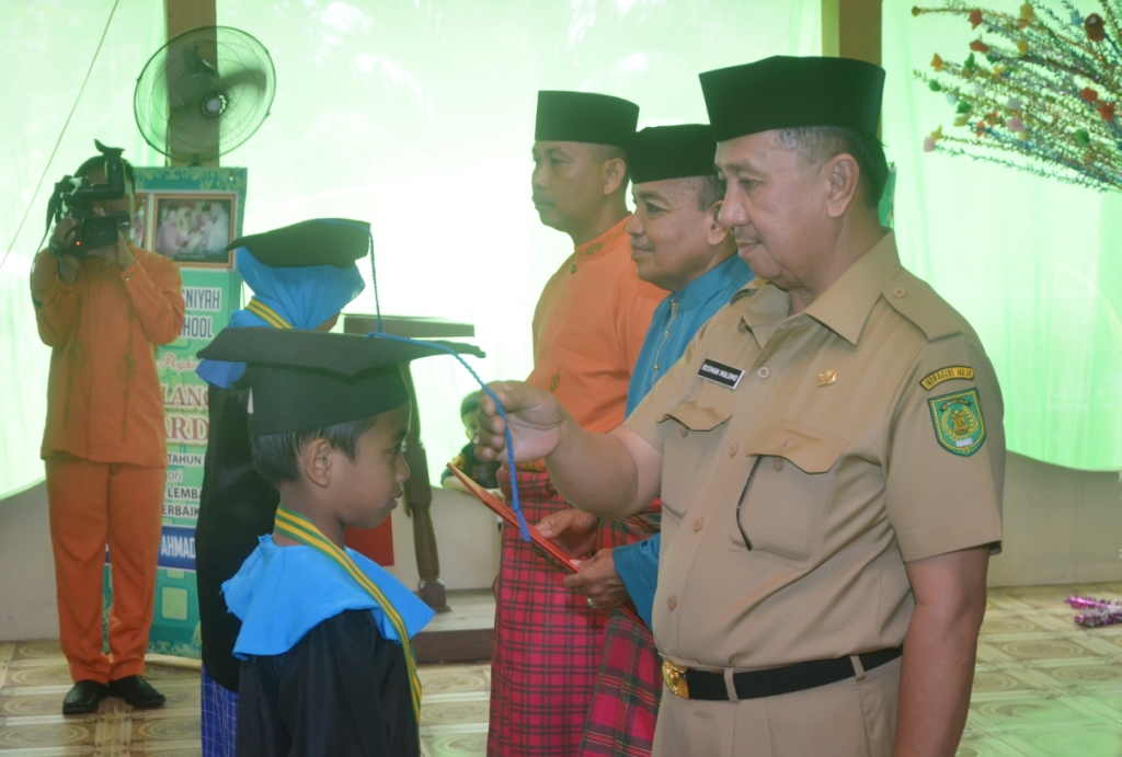 Wakil Bupati Inhil Hadiri Pelepasan dan Wisuda TK Islam dan Madrasah Diniyah Takmiliyah Awaliyah