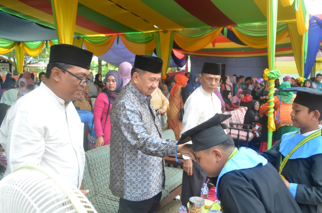 Wakil Bupati Inhil Hadiri Penutupan Tahun Pelajaran dan Pelepasan Sekaligus Wisuda Santri Peserta Didik Al-Husniyah